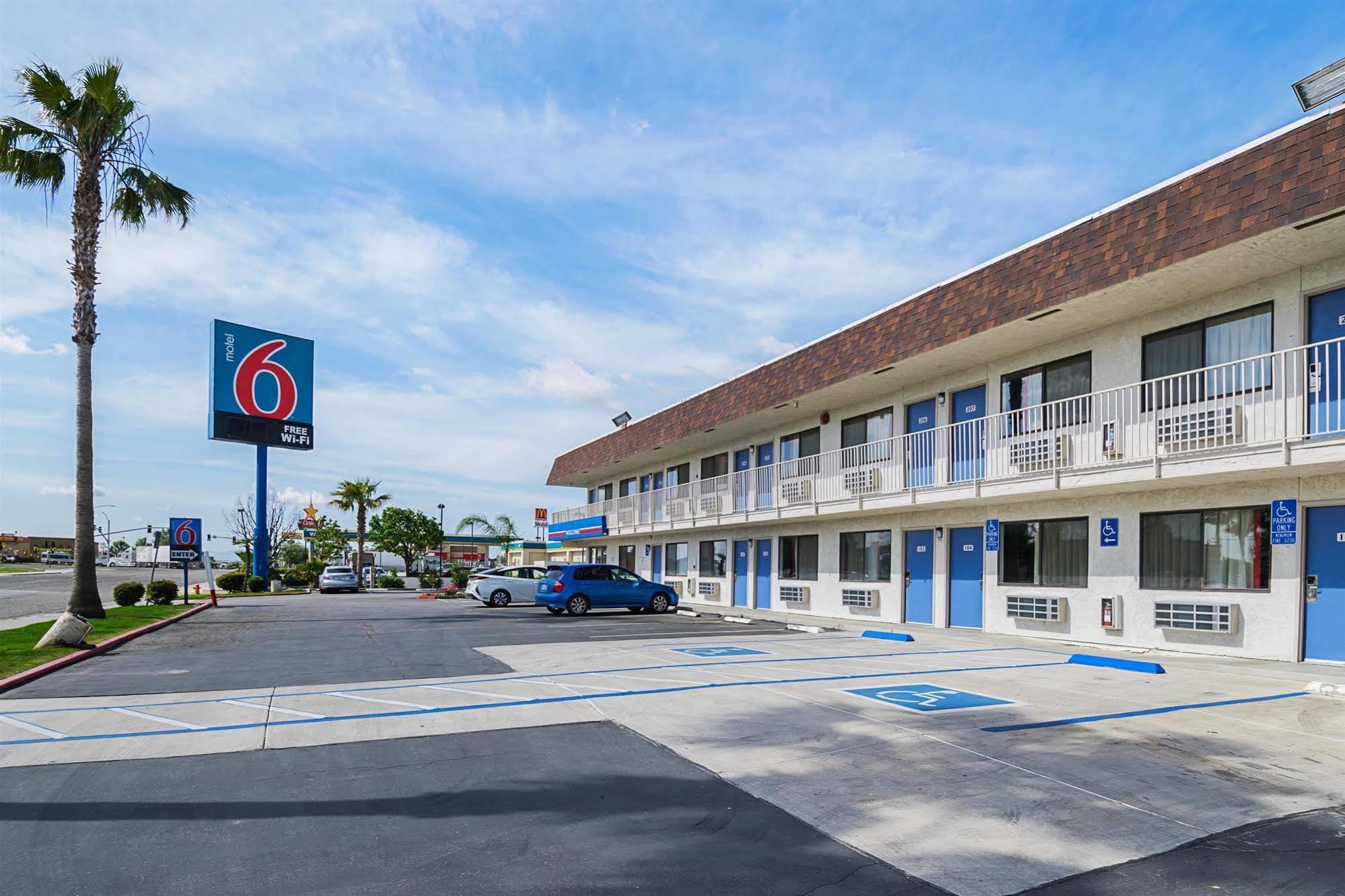 Motel 6 Lost Hills / Buttonwillow Racetrack Exterior photo